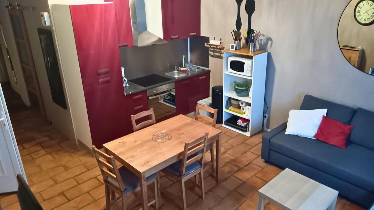 Appartement Pour 4 Personnes Dans Une Rue Tres Calme Saint-Laurent-le-Minier Exterior photo